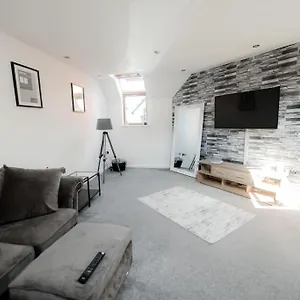 Spacious 2 Bed 800 Metres From The Apartment Bournemouth
